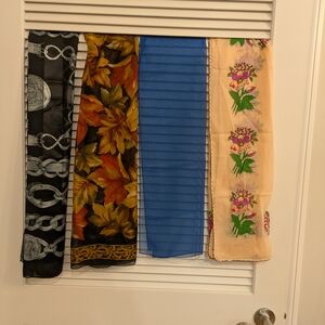 Set Of 4 Multicolor Scarvo